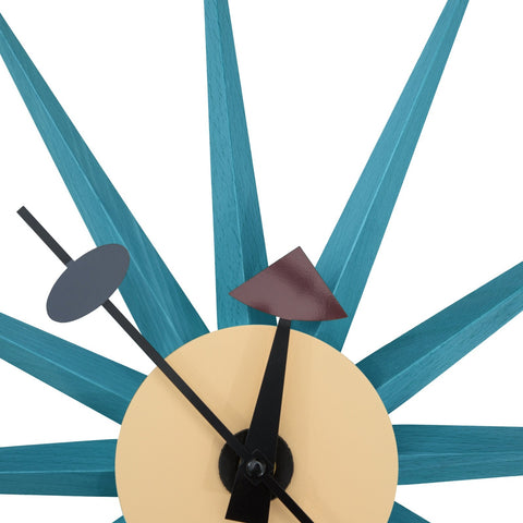 LeisureMod Maxi Modern Design Metal Star Silent Non-Ticking Wall Clock