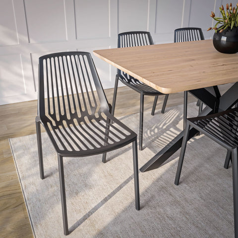 LeisureMod Acken Plastic Stackable Dining Chair