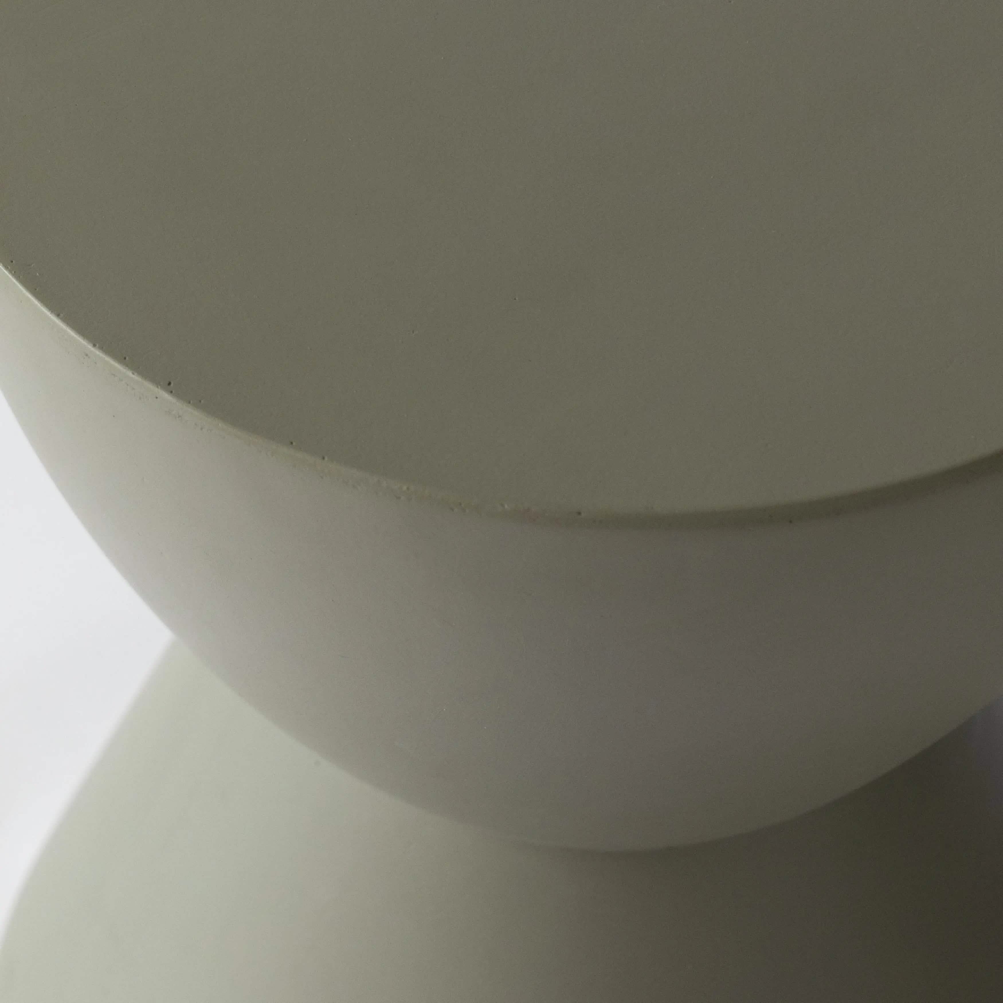 Leisuremod TABLE Loft 14" Wide Round Fiberstone Side End Table with Hourglass Design